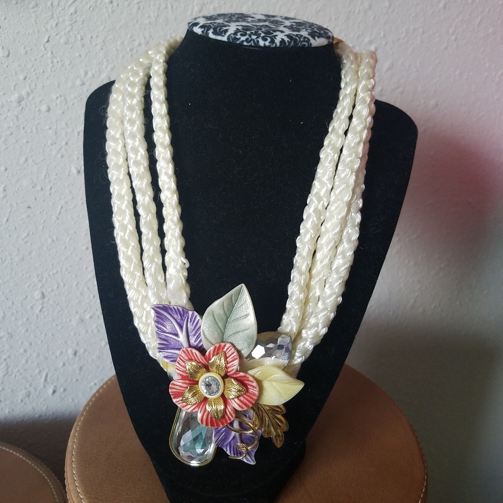 Large Rose & Rope with Gold Tone Detail Necklace